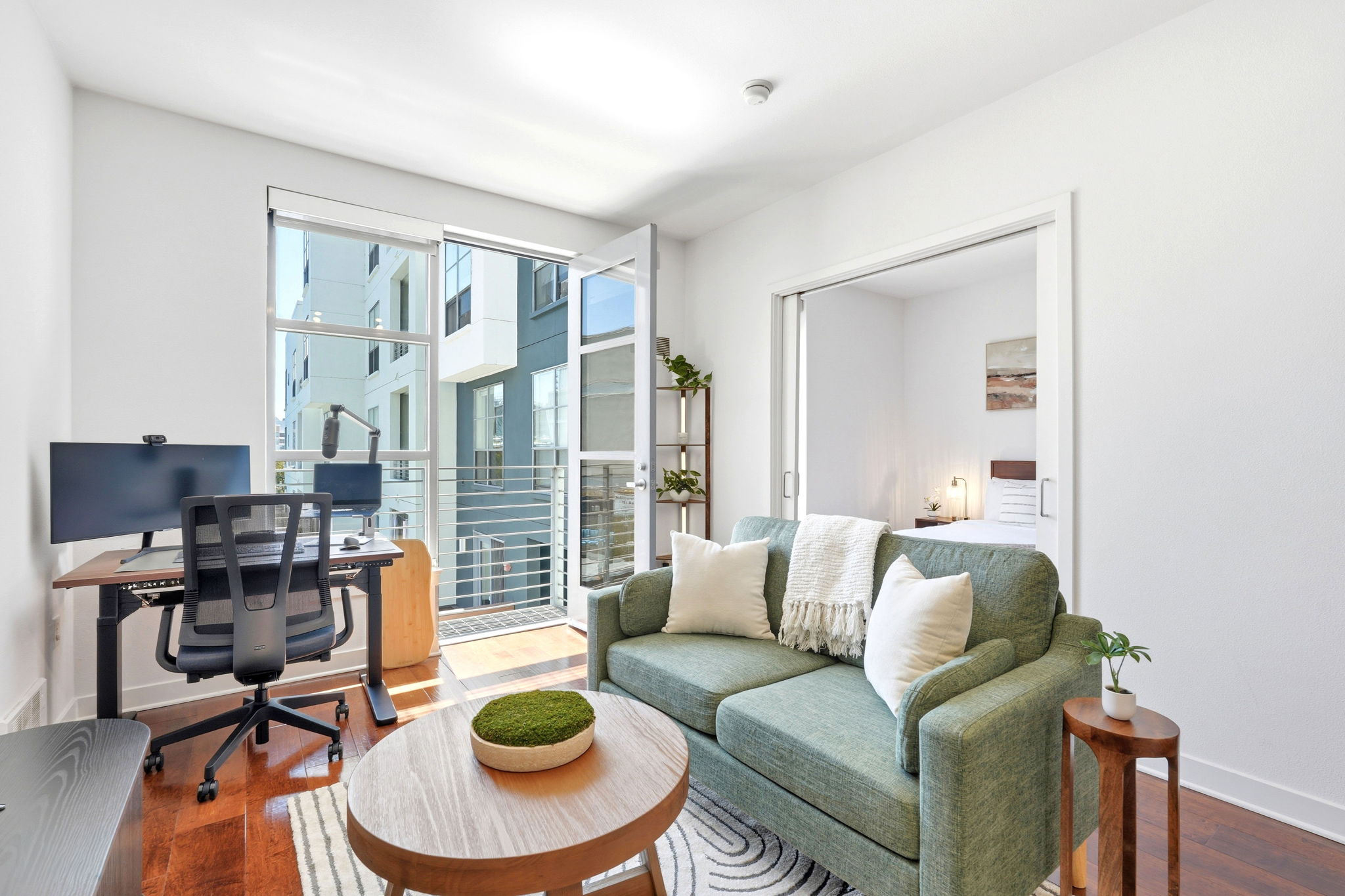 Mission Bay 1 BR w/ Work Setup
