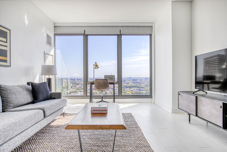 Landmark West Loop, 1035 W Van Buren St
